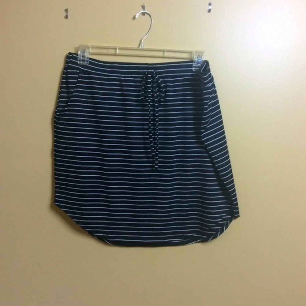 🎈3/$20! NWOT Shein striped stretch skirt. 3X